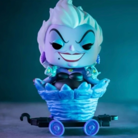 🐙 Funko Pop! Disney Villains Ursula in Cart Figure 🐙 - Picture 3 of 8